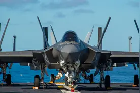 携带五代战斗机部署，美军航母访问日本，寻求与中国对话是幌子图片