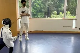 5岁李建熹学击剑，见张家朗摘金超兴奋，长相遗传妈咪徐子淇图片