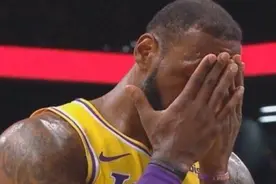 湖人奇才裁判报告：詹姆斯2次走步图片