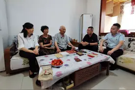 百岁老兵李熙伟：与党同龄不忘初心图片