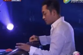 影帝富大龙不拍戏改送外卖，收入曝光令人唏嘘：他本可以不用这样图片