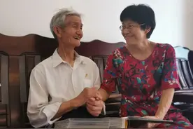 催泪！相隔57年，91岁的他终于找到了女儿图片