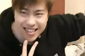 卢本伟回归消息登上热搜，封印松动全体起立，真正的一哥回来了图片