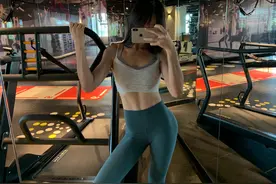 内蒙古小姐姐“软爷”，酷爱撸铁，拥有马甲线+大长腿的超模身材图片