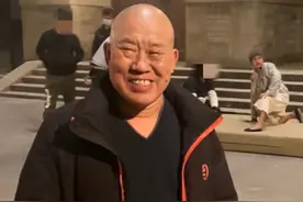 知名老戏骨晒替身，2层楼直接摔下地好吓人！网友辣评：命没你贵图片