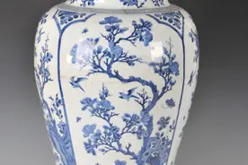 南通博物馆馆藏 - 清康熙青花花卉将军罐图片