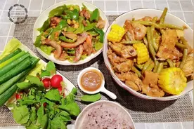 东北老两口的极简晚餐，在朋友圈沸腾了，网友：认真生活真好图片