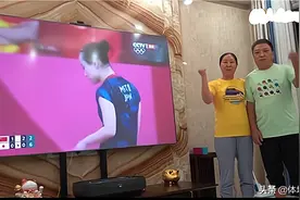 刘诗雯豪宅曝光！客厅当训练馆放乒乓球台，奖牌奖杯装满柜子图片