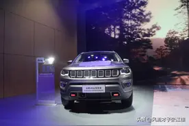 实拍Jeep指南者-四驱高性能旗舰版，23万级别城市SUV！图片