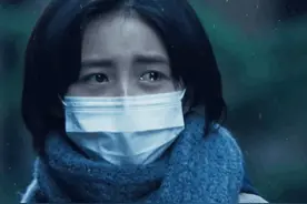 左眼哀伤落泪，右眼恐惧泪止！19岁的张子枫，演技绝了图片