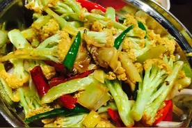 这干锅菜也太好吃了吧！我竟然一口气吃掉了大半锅图片