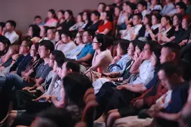 京剧是国粹，豫剧是地方戏，为何唱豫剧的人比唱京剧的人多？图片