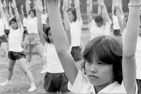 1961年美国《生活》杂志所拍摄的南越女兵训练照图片