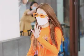 傅菁才是101最大胆的，看到破洞裤露的位置，一般人不敢穿图片