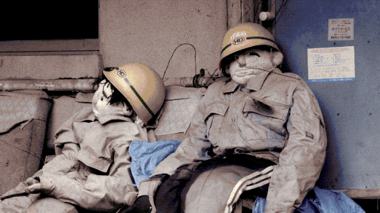 日本有个恐怖村庄，奶奶按照逝者原型做了300个人形，日夜陪自己