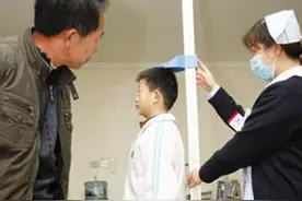 男孩长高有2个“黄金期”，骨骼线闭合前都有机会，别放弃太早图片