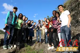 “行走在红色庆阳”——在甘外籍友人走进庆阳人文交流活动成功举办图片