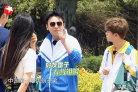 《极挑》打水战打出真火，岳云鹏手机扔地上，贾乃亮委屈带哭腔图片