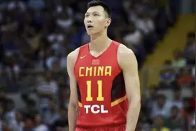 杨澜问易建联，离开NBA是承认能力不行吗？阿联的回答让人敬佩图片