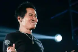 齐秦曾与亲生儿子对簿公堂，嗓子失声，51岁脸部60%烧伤一生坎坷图片