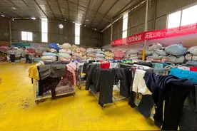 在百亿级旧衣服回收市场中，旧衣服分拣场如何获利图片