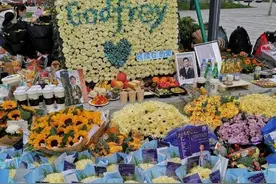 高以翔去世后首个清明节，粉丝前往事发地祭奠，暖心场面让人感动图片