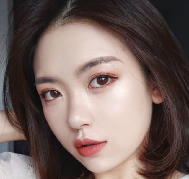 妮维雅的夜间极致美白身体乳