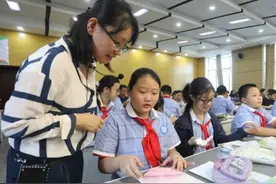 教师迎来坏消息，教育部督促中小学“民转公”，教师将何去何从？图片