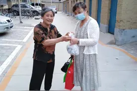 石家庄槐东社区有个热心肠的老太太陈云卿图片