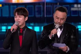 跨年晚会何炅汪涵率先翻车，假唱泛滥真唱难听，为抢镜头拼尽全力图片