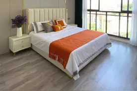 130㎡的大四居，超大主卧和超大落地窗阳台，住在里面超级爽图片