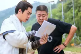 前有郑爽的阴阳合同，后有张若昀起诉父亲，贵圈到底有多乱？图片