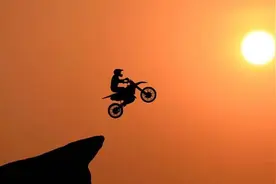 美团达达饿了么顺丰，主营业务是卖头盔图片