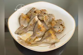 万能煎鱼小技巧，不管煎什么鱼，多加一步，鱼皮不粘锅不破皮图片