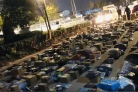 青岛一高校称受黑恶势力干扰！学生取快递比取经还难！每件多花三五元，排队至少1小时图片