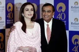 亚洲首富独宠妻子35年：我可以不穿名牌，但老婆的包就要买最贵的图片