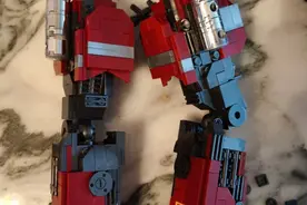 2700块零件的擎天柱终于组装完成，还是挺好看，也只限于好看！图片