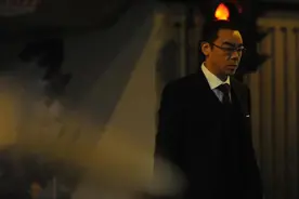 破产、烧炭自杀、自曝与女星纠缠，这个地产神童的人生，一言难尽图片