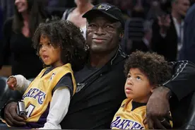 穷困潦倒？科比父母拍卖2枚总冠军戒指，140亿瓦妮莎一分没给图片