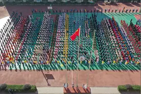 浙江仙居：小学生运动会开幕式 学生们秀可爱创意的服装图片