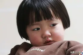 漂亮女童身怀“特异功能”，没有痛觉，不会出汗，爸妈却因她崩溃图片
