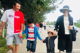 乒乓冠军王楠嫁入豪门也幸福，一双儿女很可爱，感觉过的像小女人图片