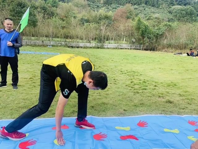 “铸造优秀团队,共创辉煌”户外拓展团建活动