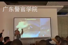 泪目！IG夺冠全国高校沸腾！呐喊的不光是IG，里面还有我们的青春视频封面