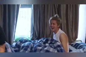 明星素颜起床照，鹿晗惊现抬头纹视频封面