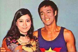 李小龙去世后，他的情人丁佩为何嫁给向华强，称他是自己的贵人？图片