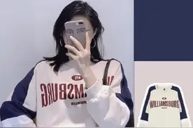 脱单式搭配看着就上瘾，一身宽松毛衣+半身裙，普通女孩也能逆袭图片