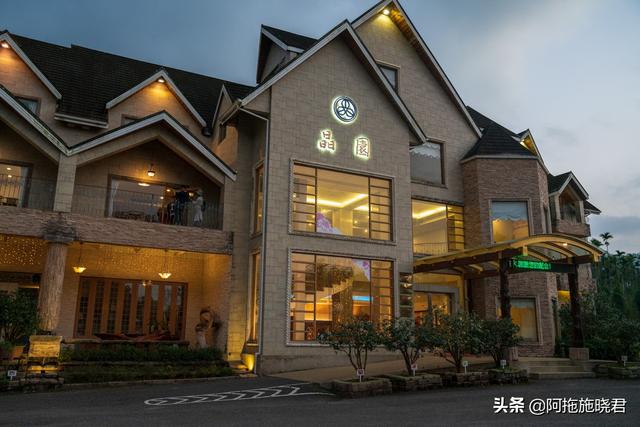 日月潭，台湾最大的天然淡水湖，每个人小学课本都读过的