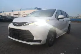 今天新到港一台性价比很高的21款塞纳2.5L油混，四驱商务车XLE版图片