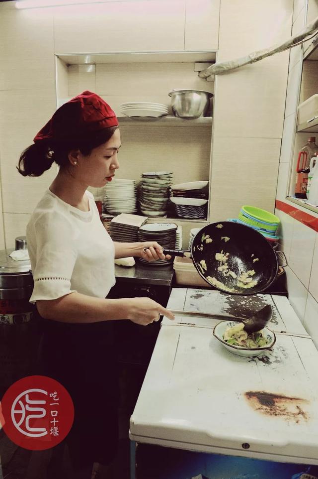 「十堰美食」去了这家只有8张台的人气饺子馆,没吃到饺子却被老板娘的隐藏手艺惊艳